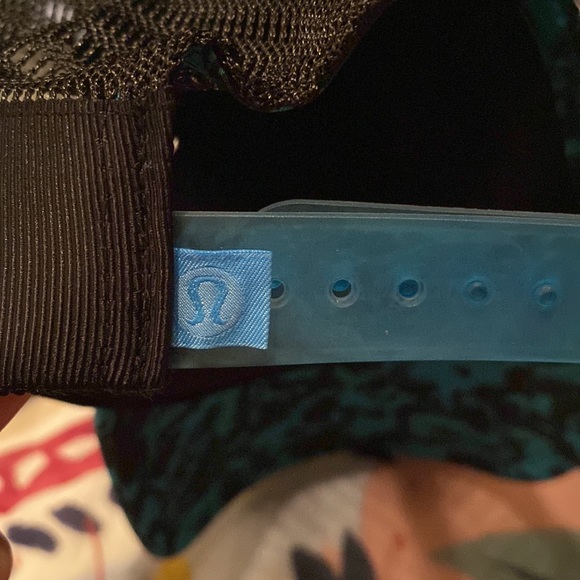 Lululemon hat - Picture 3 of 4
